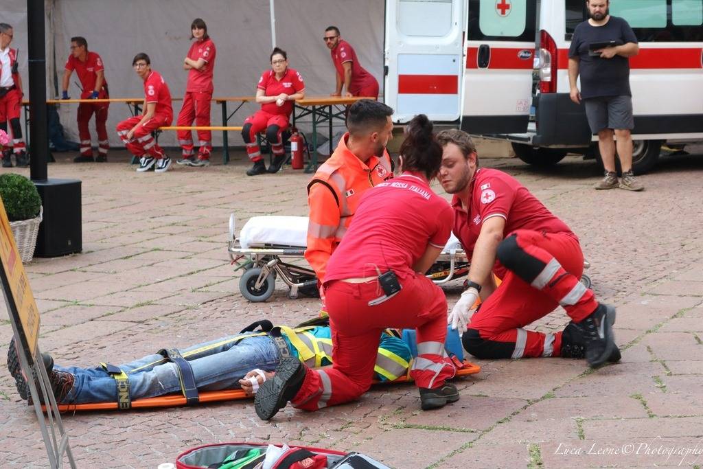 Croce Rossa, festa in centro a Varese (foto Luca Leone)