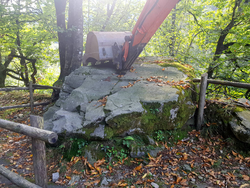 Curiglia con monteviasco - sasso preistorico - foto di Claudia Dorn