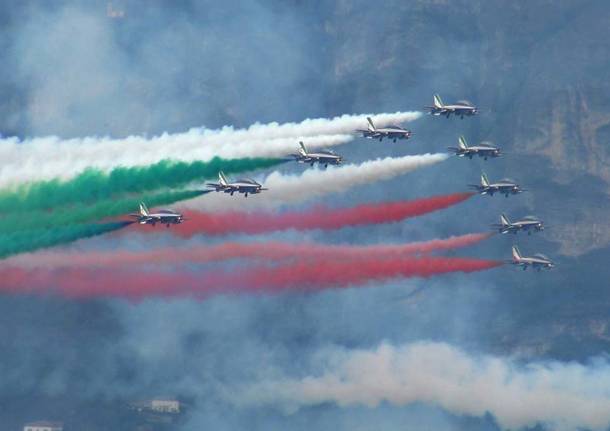 Frecce tricolori a Varenna, lago di Como - foto di Riccardo Lazzati