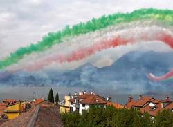 Frecce tricolori a Varenna, lago di Como - foto di Riccardo Lazzati