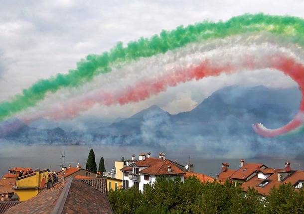 Lo spettacolo delle Frecce tricolori sul lago di Como