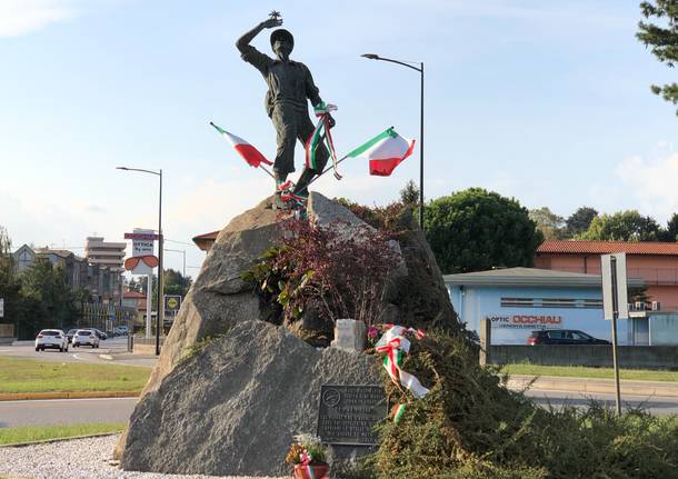 Alpini, la cerimonia di intitolazione di via De March