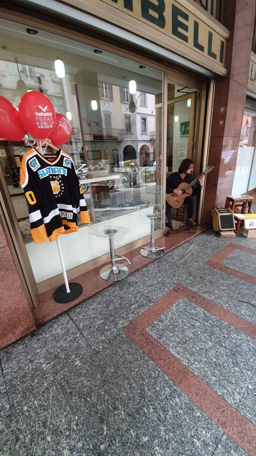 Il "fuori fiera" di Varese in galleria Manzoni