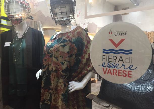 Il “Fuori fiera” in galleria Manzoni si ispira all’hockey