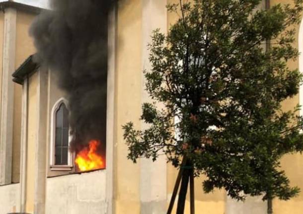 incendio confessionale chiesa villa cortese