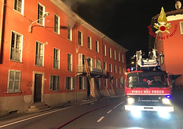 Incendio all’ex setificio Stehli