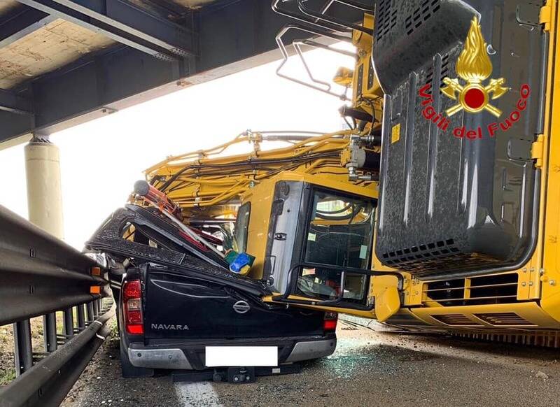 incidente a8 ruspa su una macchina   1 