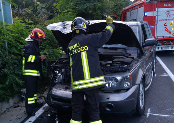 Lavena Ponte Tresa: frontale sulla SS 233