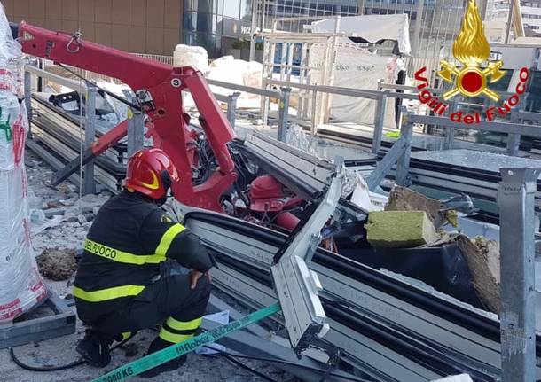 Milano: cade una gru dalla Torre Libeskind