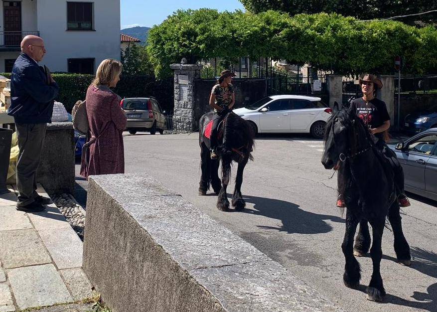 Morosolo saluta don Norberto