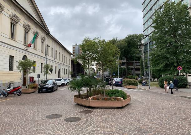 Nuovi parcheggi davanti al comune di Busto