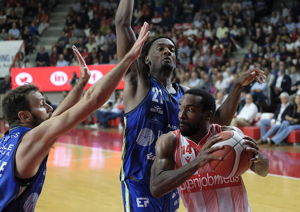 pallacanestro varese basket