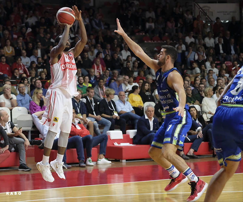 pallacanestro varese basket