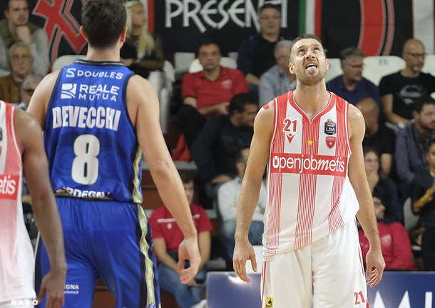 pallacanestro varese basket