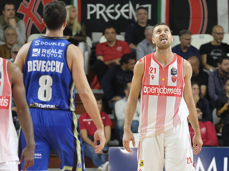 pallacanestro varese basket