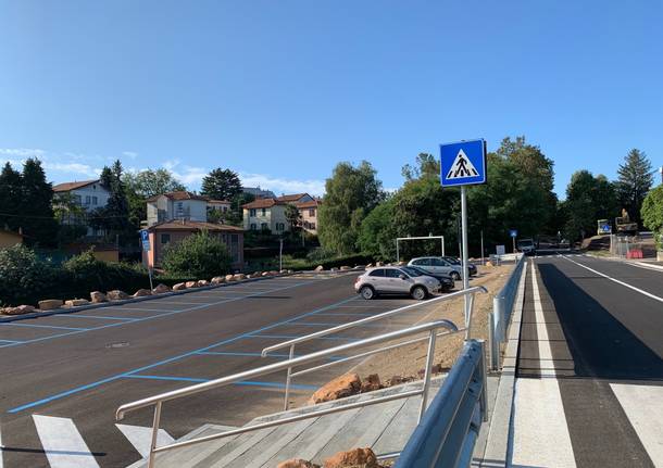 Il parcheggio ancora semivuoto di via Maspero