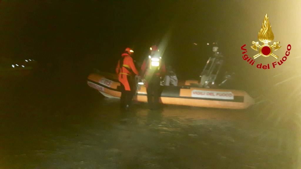 soccorso lago monate vigili del fuoco