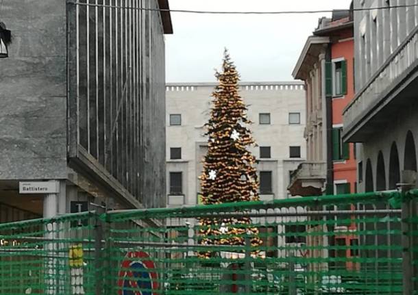 In piazza è già Natale (ma è solo una prova)