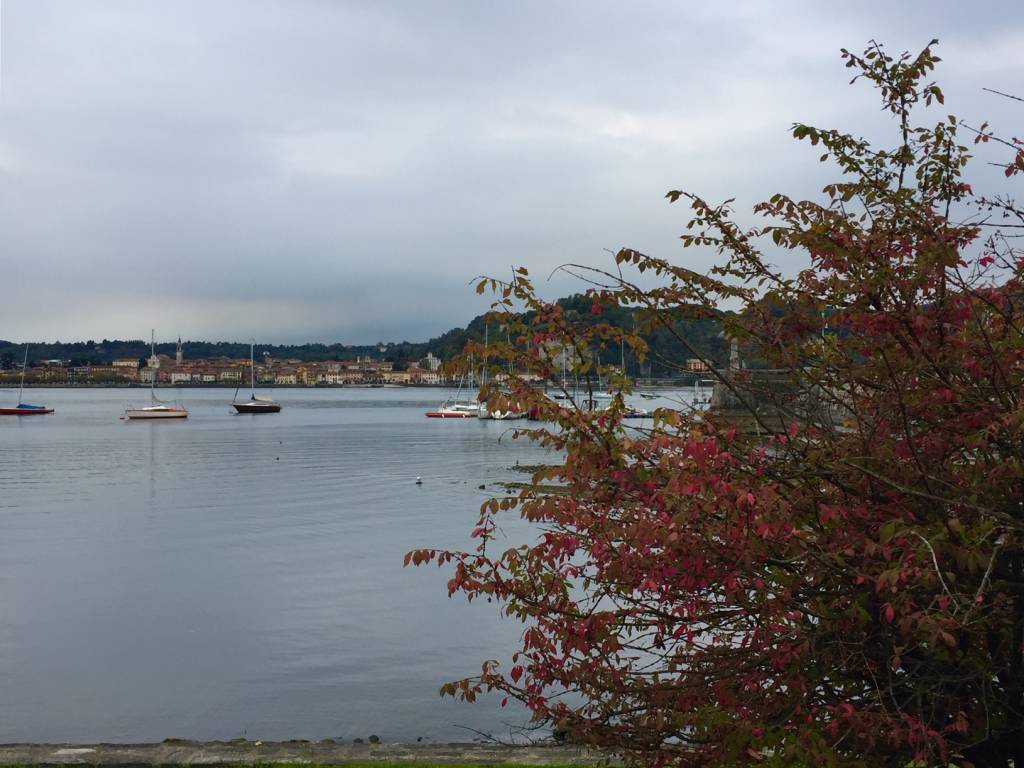 Autunno ad Angera, aspettando il foliage