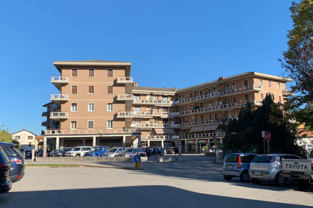 Bimbo di 5 anni cade da un muro a Induno Olona