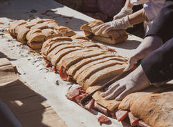 Il panino al salame lungo 10 metri