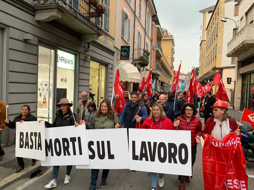 Fiaccolata per i morti sul lavoro