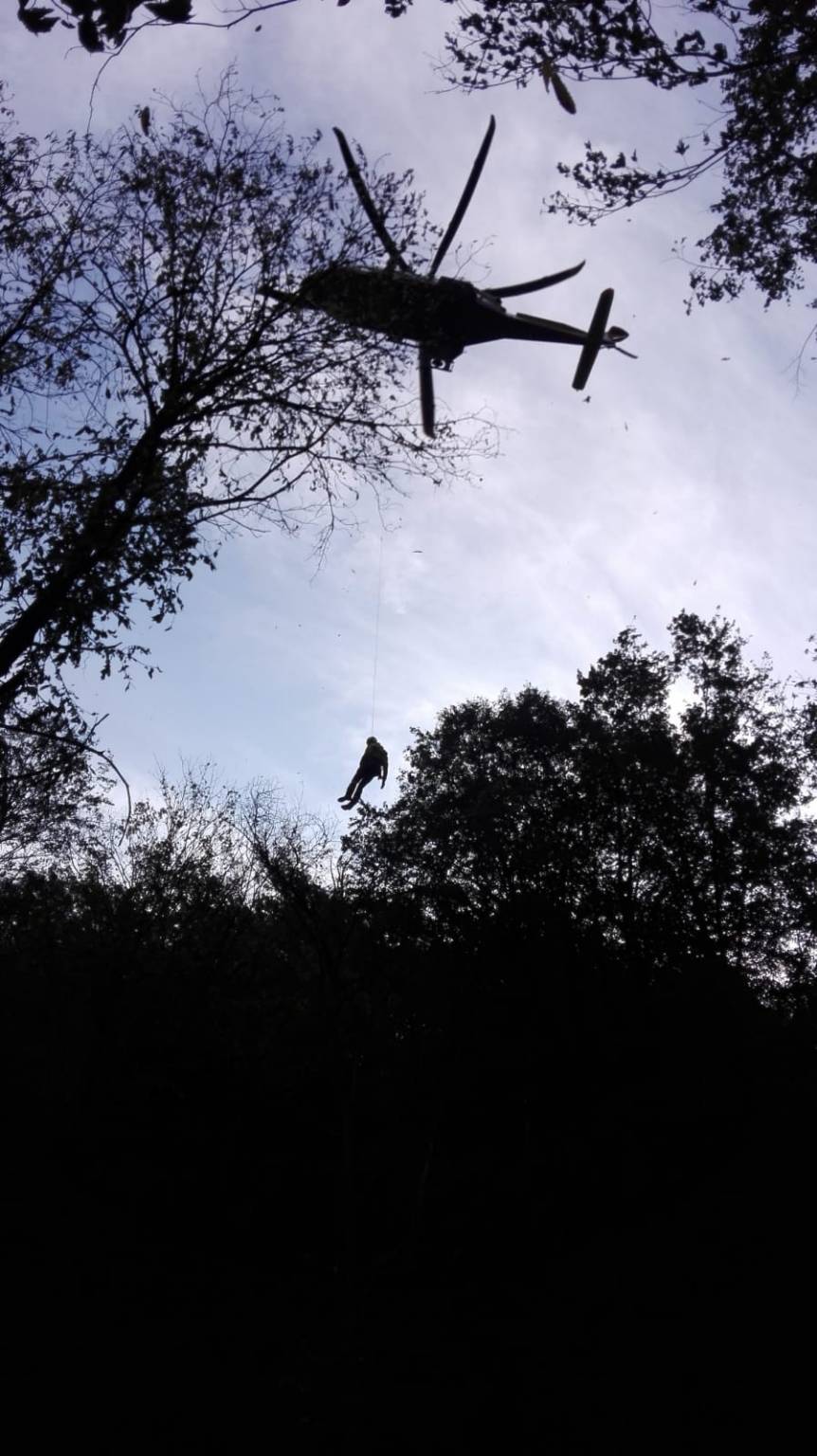 Fungiatt cade nel bosco, lo salvano con l'elicottero