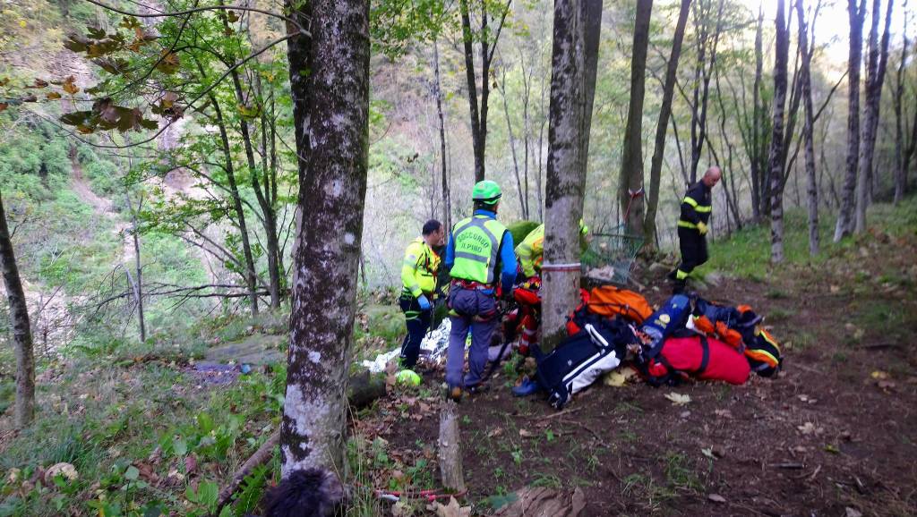 Fungiatt cade nel bosco, lo salvano con l'elicottero