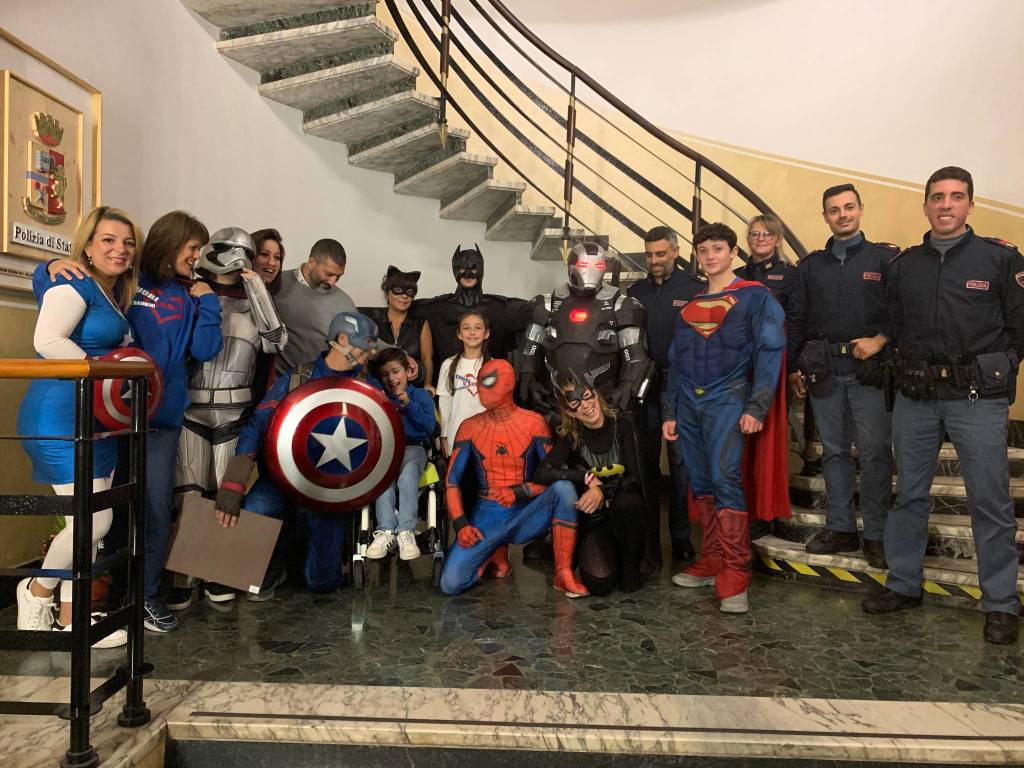 I "super eroi" in visita alla Polizia di Varese