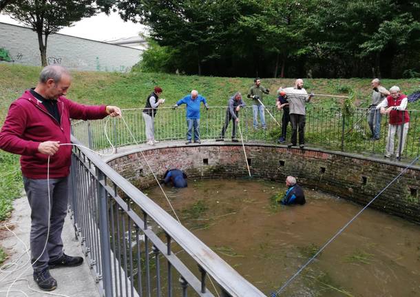 I volontari hanno ripulito il Fontanile, i vandali hanno sporcato di nuovo