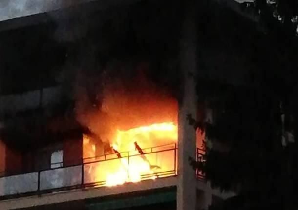 Incendio in via Castelfidardo a Busto Arsizio