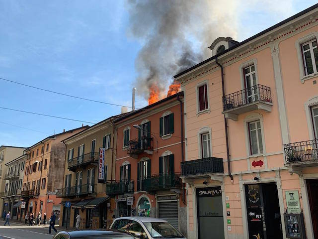 incendio laveno via labiena ottobre 2019