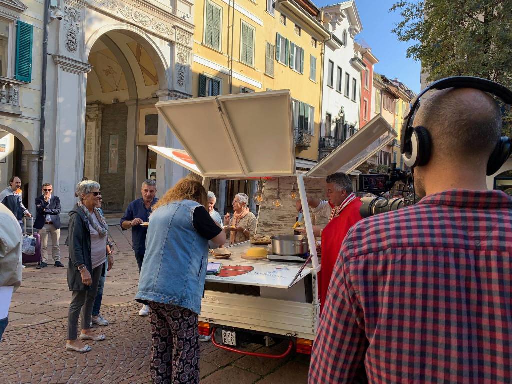 Linea verde Life e i bruscitt in piazza Podestà