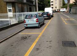 Parcheggi, sono arrivate le strisce gialle