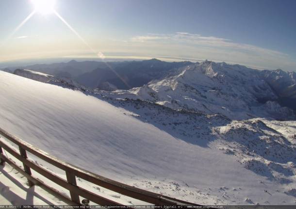 Risveglio con la neve in montagna