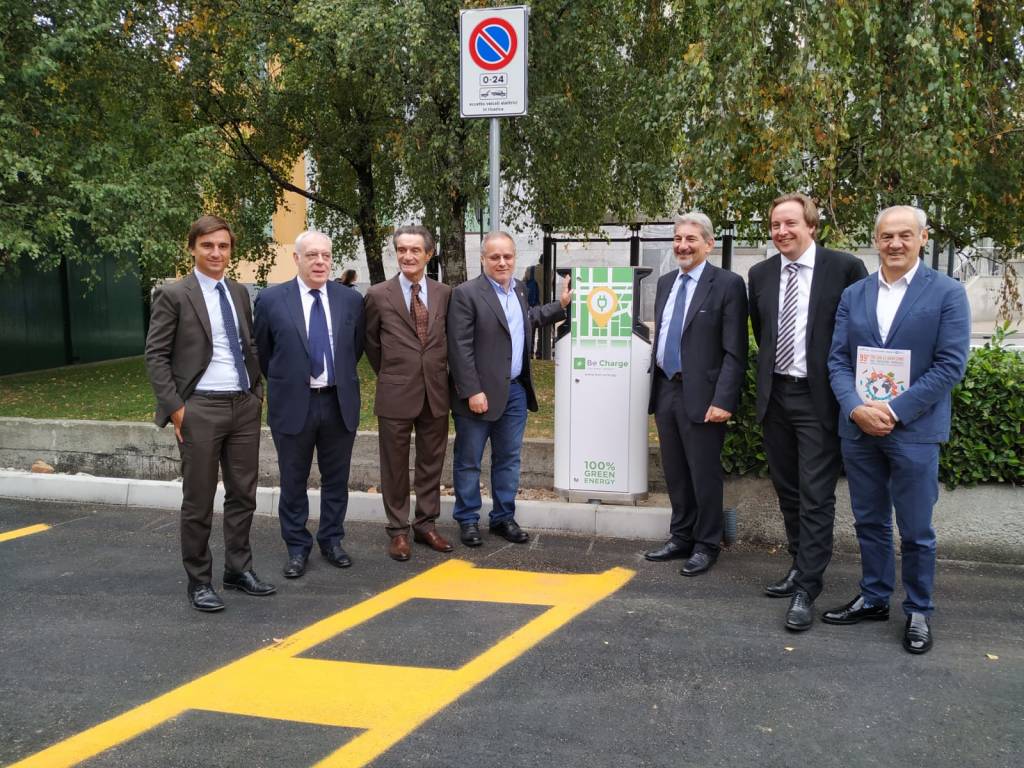 Saronno, inaugurazione delle colonnine per la ricarica elettrica