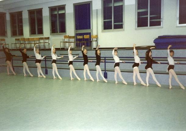 La maestra di danza cerca le sue ex allieve