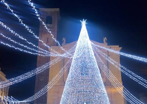 Albero Di Natale Milano 2019.Gallarate In Piazza Per L Accensione Dell Albero Di Natale