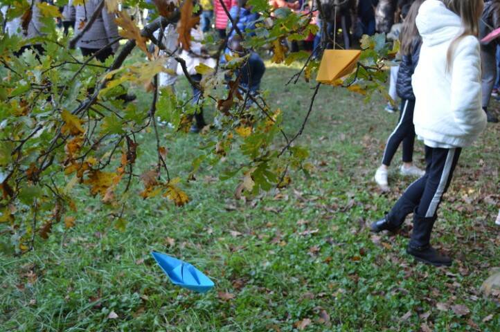 barca solidariet  accoglienza al bosco della pace rescalda rescaldina 800 bambini scuole  16 