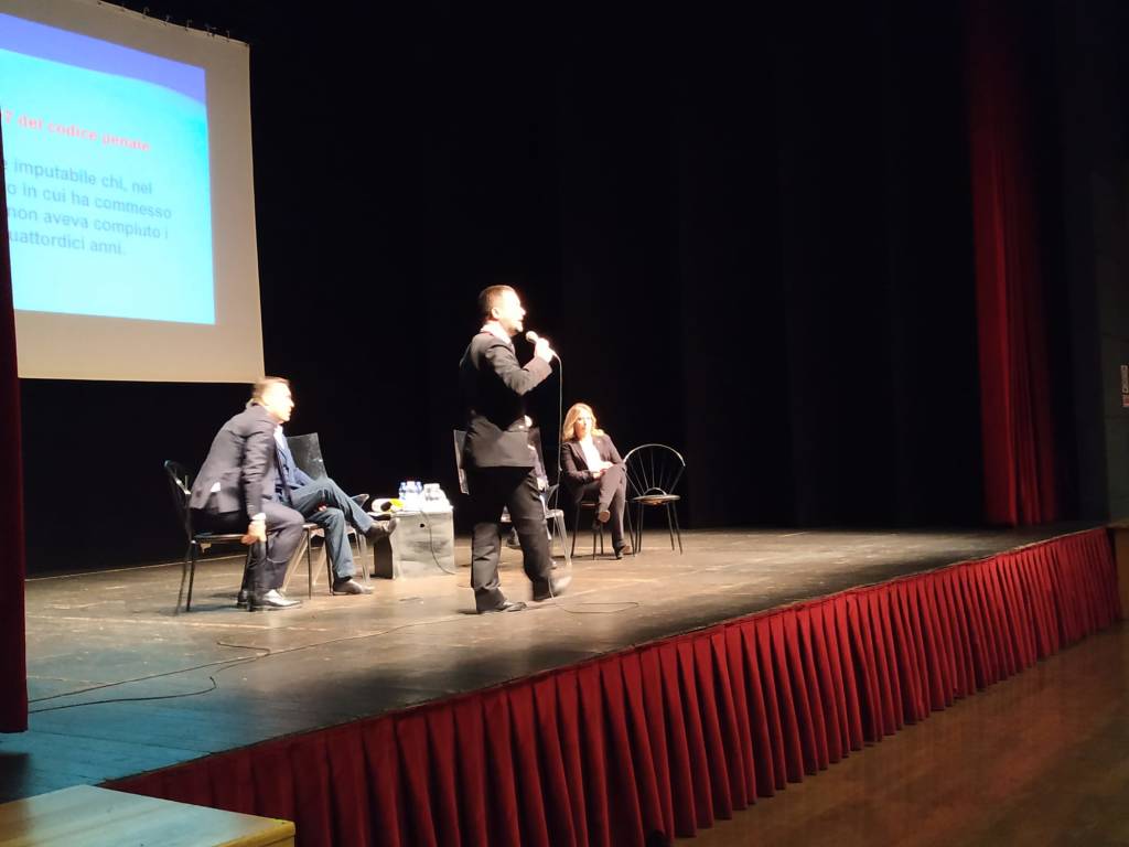 Bullismo e cyberbullismo, gli studenti a confronto con il comandante dei carabinieri