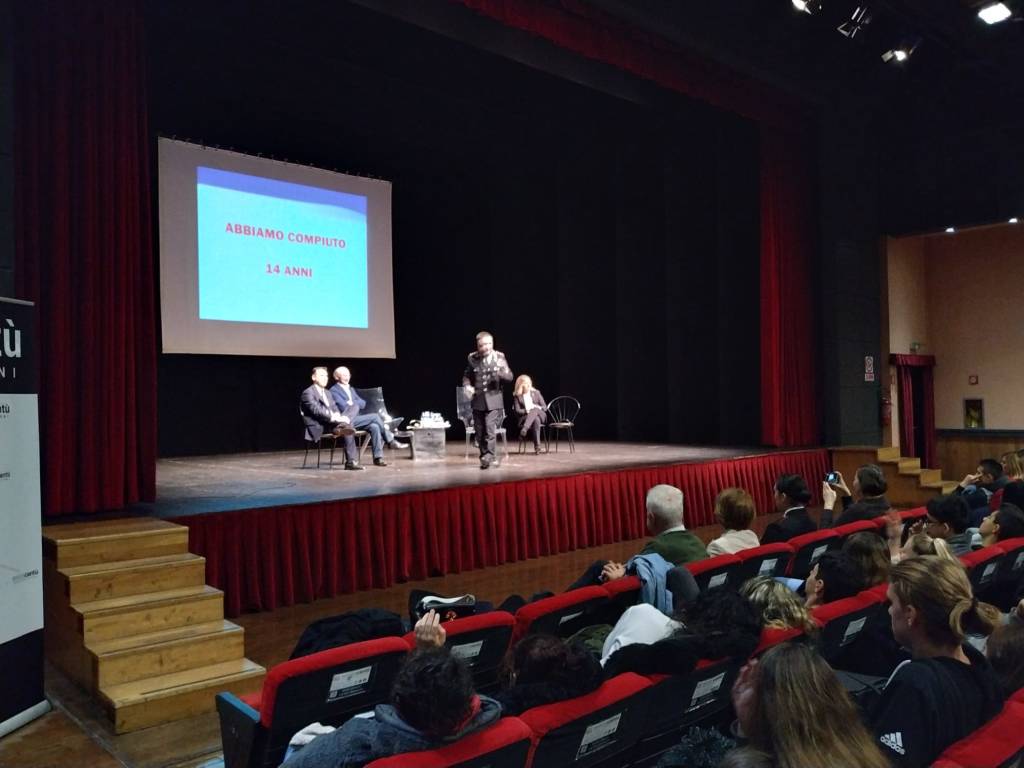 Bullismo e cyberbullismo, gli studenti a confronto con il comandante dei carabinieri