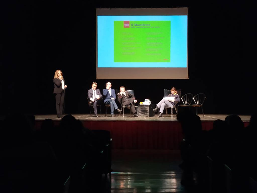 Bullismo e cyberbullismo, gli studenti a confronto con il comandante dei carabinieri