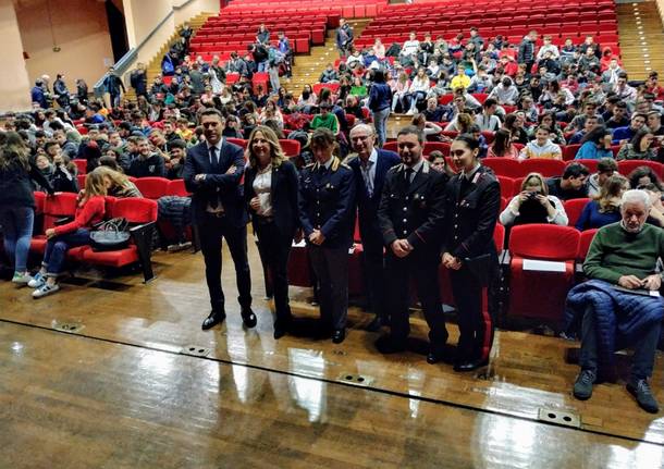 Bullismo e cyberbullismo, gli studenti a confronto con il comandante dei carabinieri