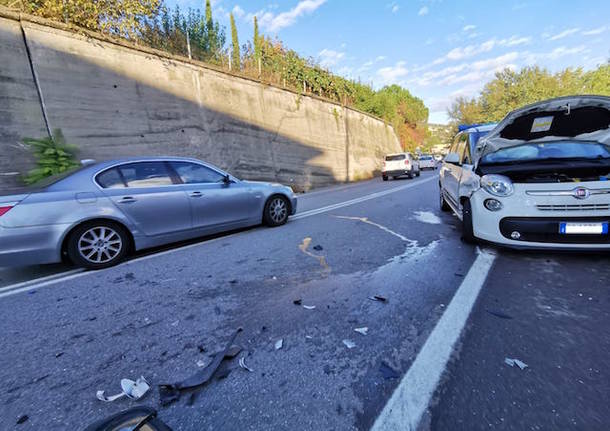 Incidente a Gavirate, auto distrutte