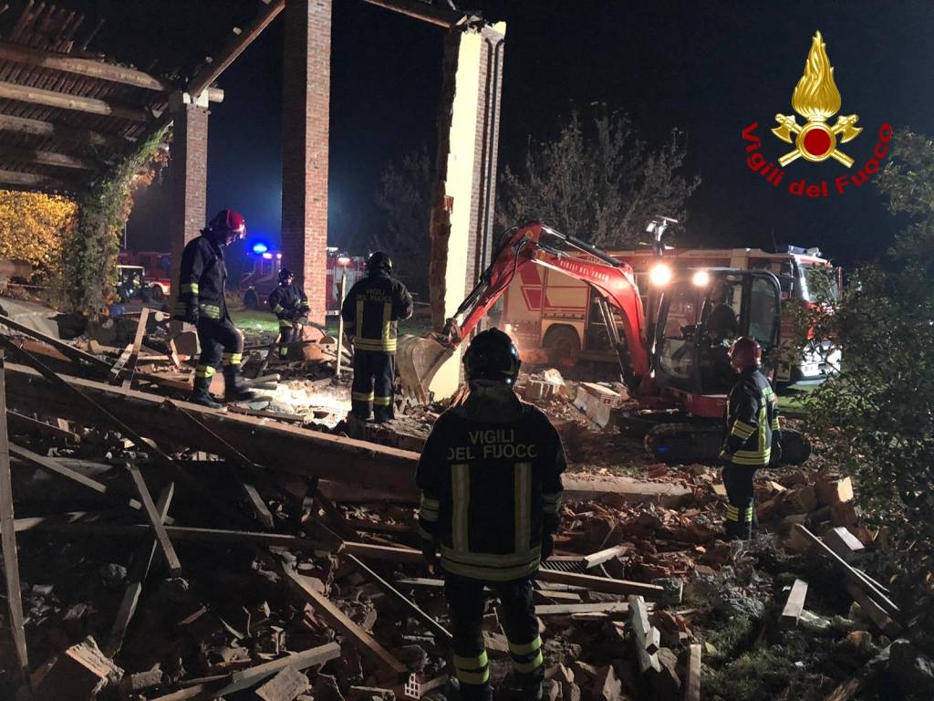 Esplode un cascinale, morti 3 Vigili del Fuoco