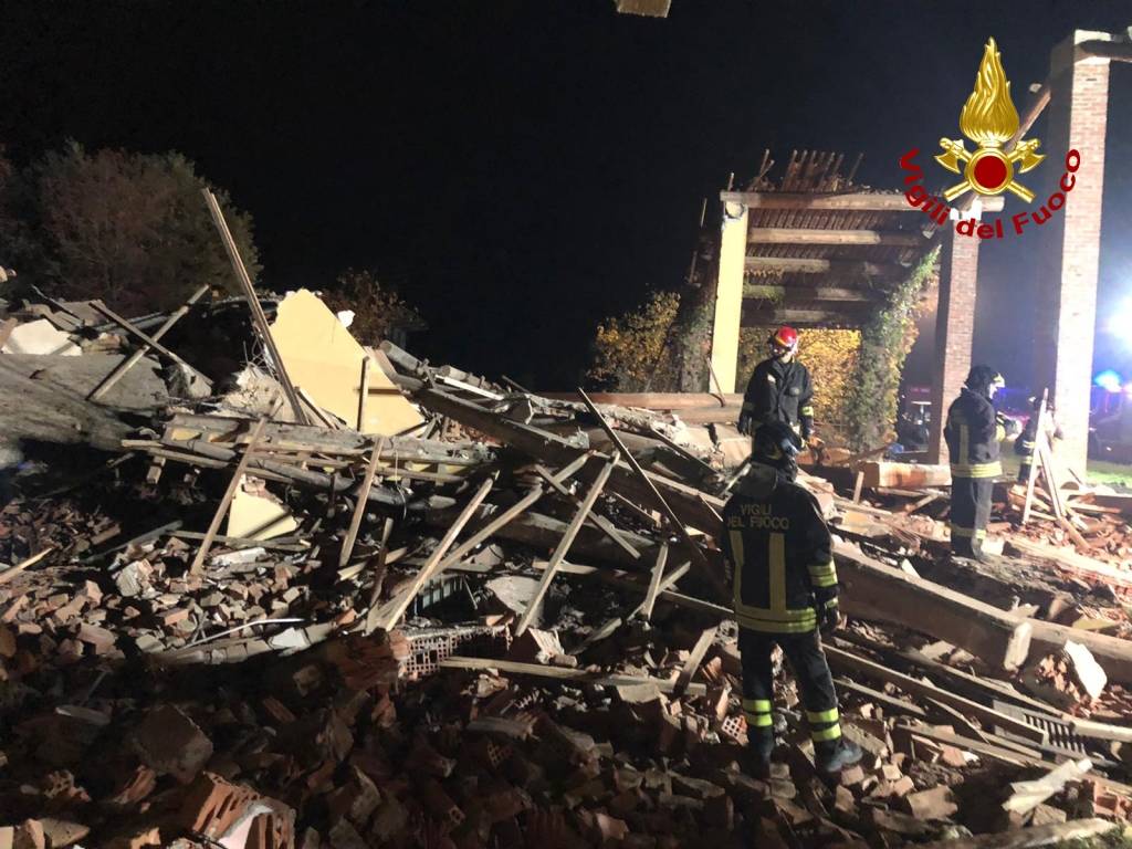 Esplode un cascinale, morti 3 Vigili del Fuoco