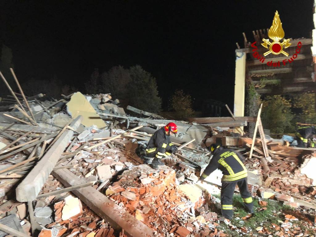 Esplode un cascinale, morti 3 Vigili del Fuoco