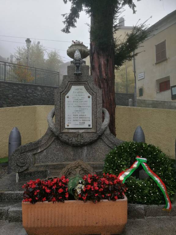L\'omaggio ai Caduti nelle frazioni