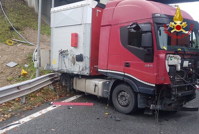 Incidente in A8 allo svincolo di Buguggiate-Lago