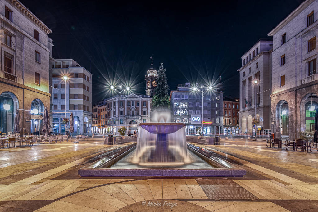 Piazza Montegrappa a Vares